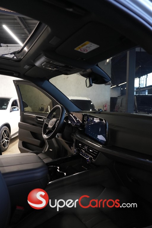 2025 Chevrolet Tahoe RST — foto 10 / 12