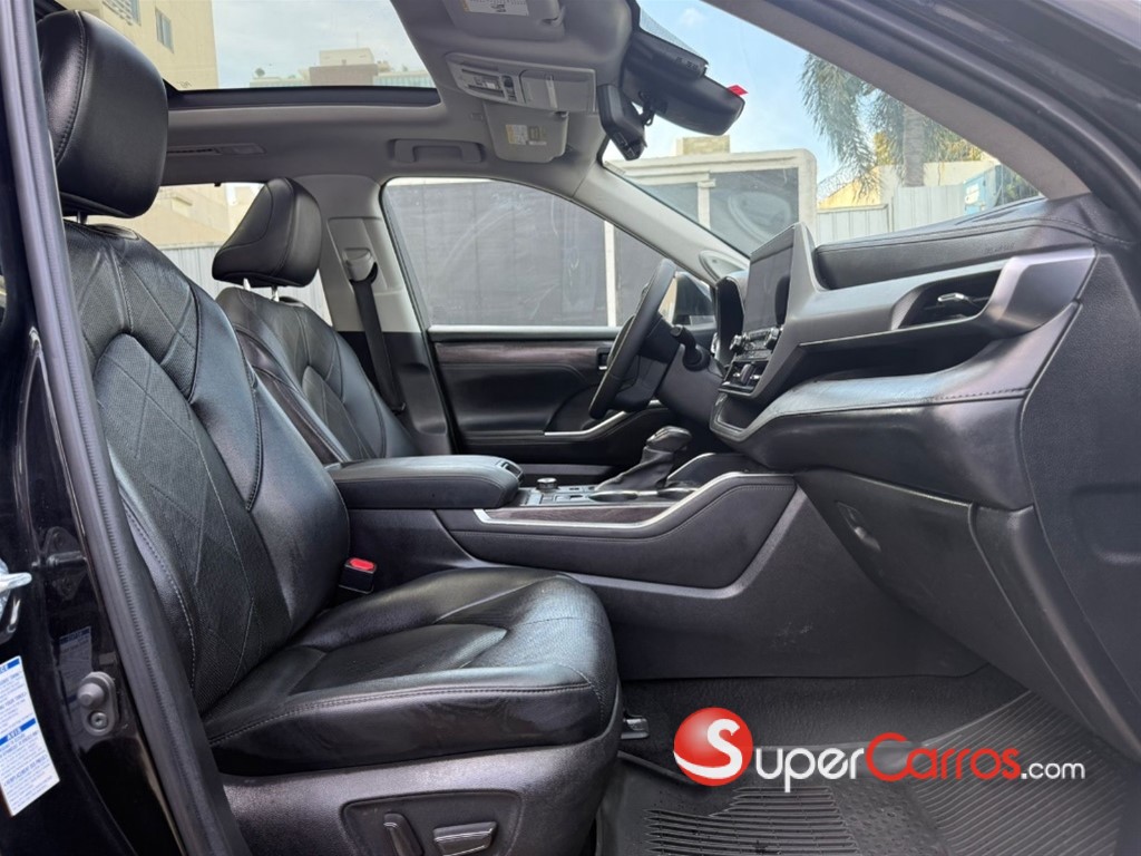 2021 Toyota Highlander Platinum — foto 10 / 12
