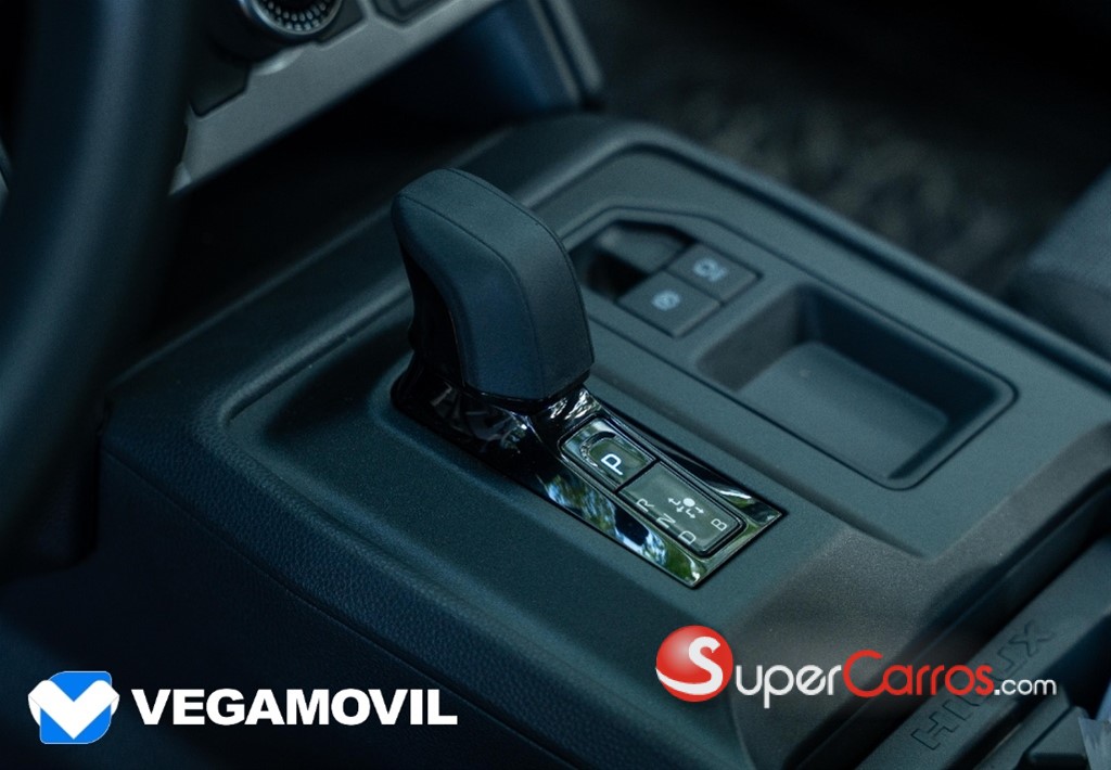 2026 Toyota Hilux LIMITED BEV — foto 7 / 12