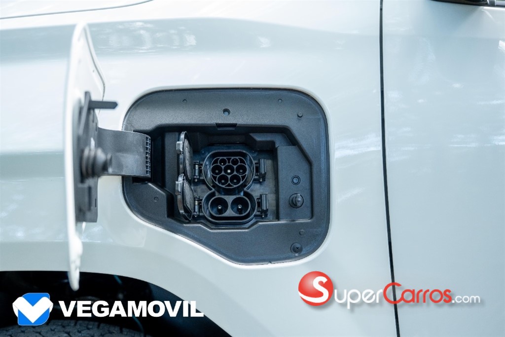 2026 Toyota Hilux LIMITED BEV — foto 8 / 12