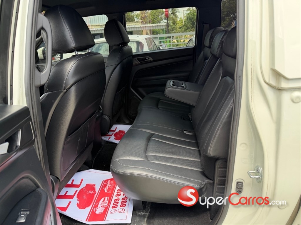 2021 SsangYong Rexton — foto 8 / 12