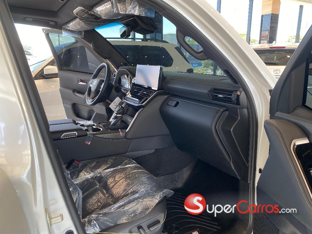 2026 Toyota Land Cruiser 300 VX-R — foto 10 / 12
