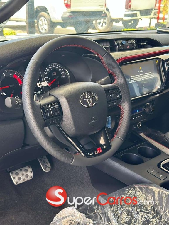 2026 Toyota Hilux GR Sport — foto 2 / 7