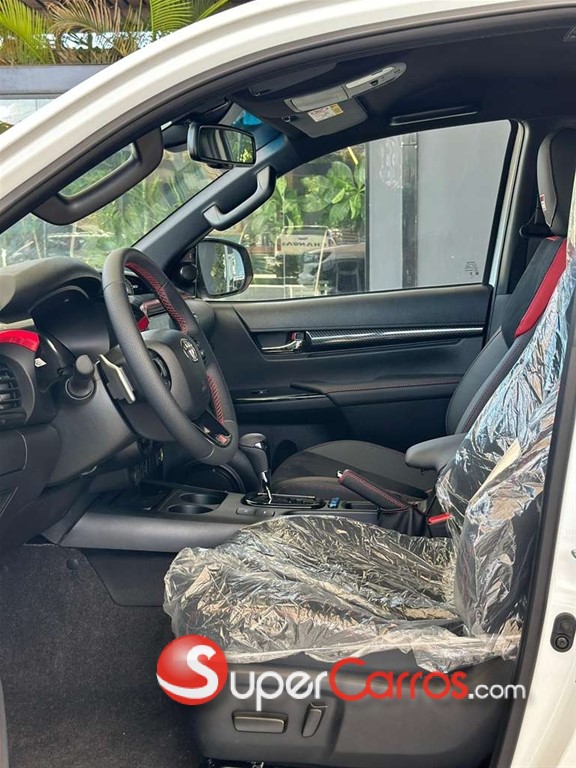 2026 Toyota Hilux GR Sport — foto 3 / 7