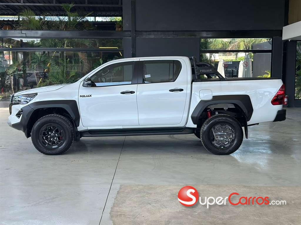 2026 Toyota Hilux GR Sport — foto 4 / 7