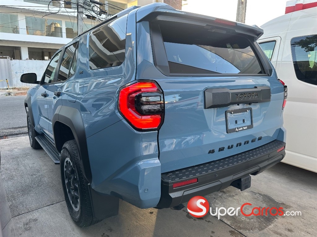 2026 Toyota 4 Runner SR5 — foto 4 / 9