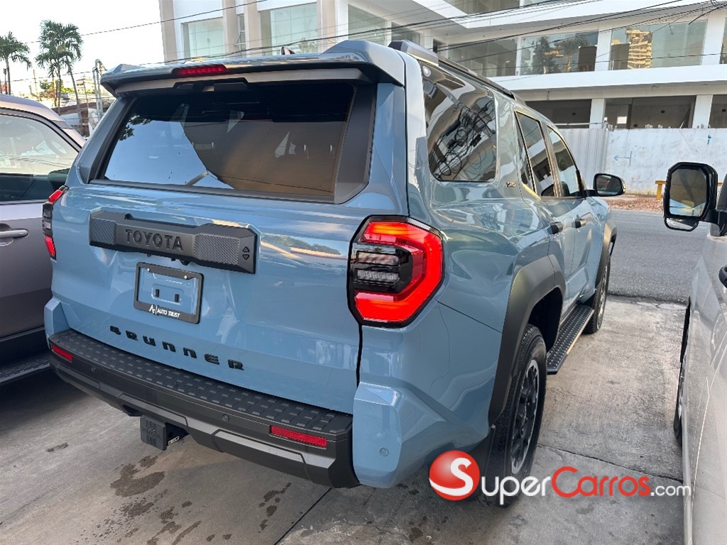 2026 Toyota 4 Runner SR5 — foto 6 / 9