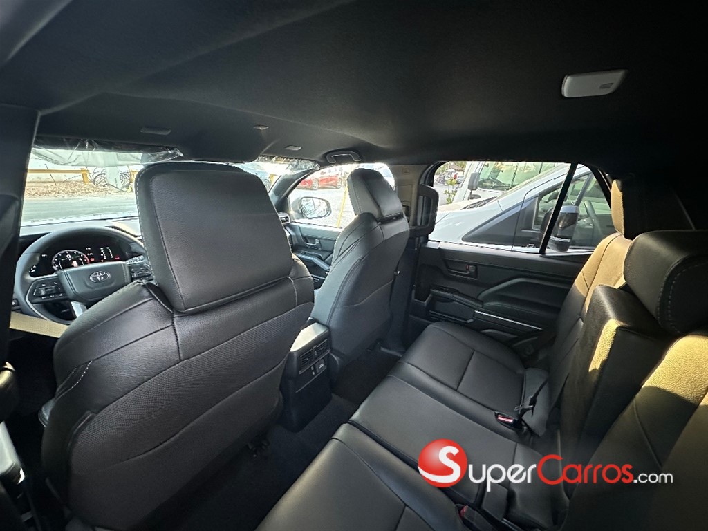 2026 Toyota 4 Runner SR5 — foto 7 / 9