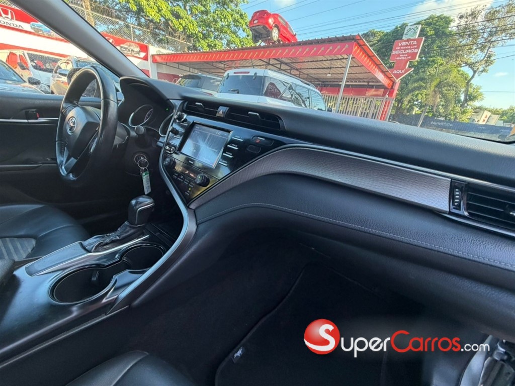 2021 Toyota Camry SE — foto 9 / 10