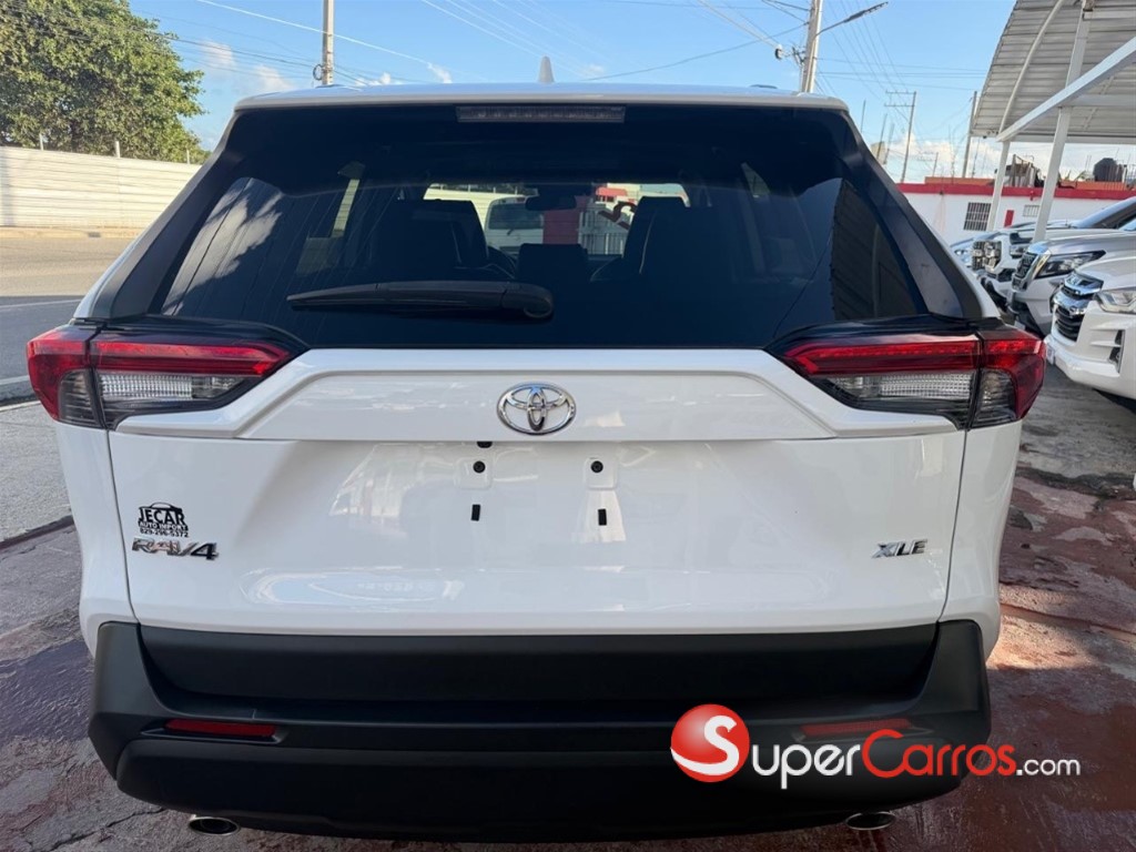 2022 Toyota RAV4 XLE — foto 5 / 12