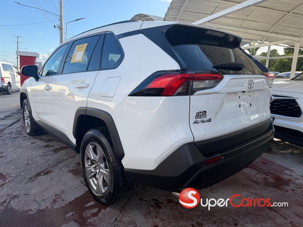 2022 Toyota RAV4 XLE — foto 6 / 12