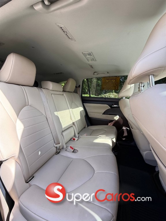 2021 Toyota Highlander XLE — foto 2 / 10
