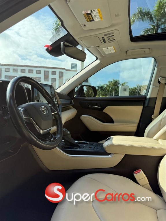 2021 Toyota Highlander XLE — foto 5 / 10