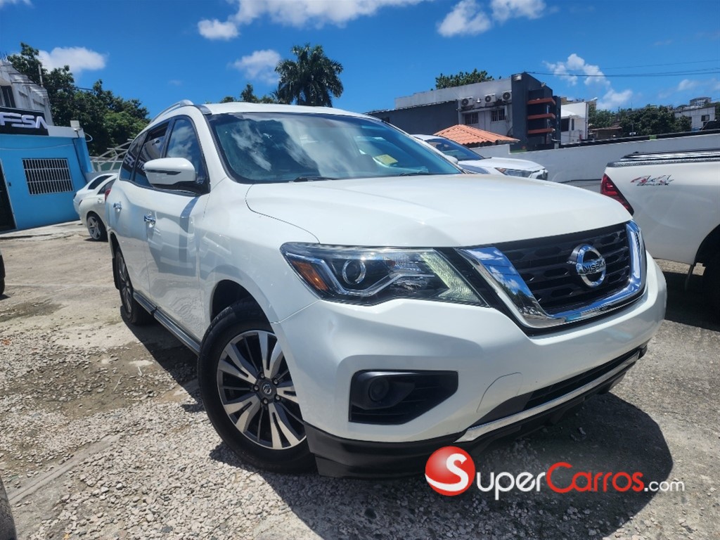 2020 Nissan Pathfinder — foto 2 / 6