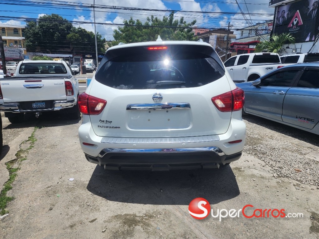 2020 Nissan Pathfinder — foto 5 / 6