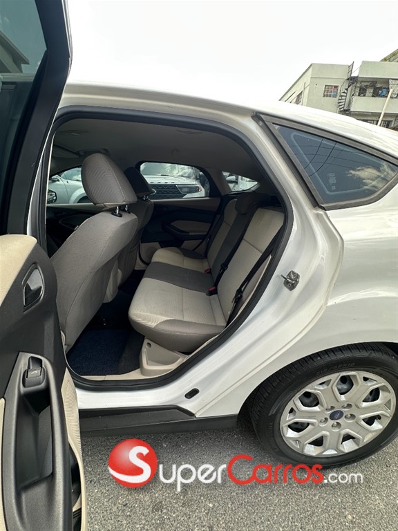 2012 Ford Focus SE — foto 2 / 10