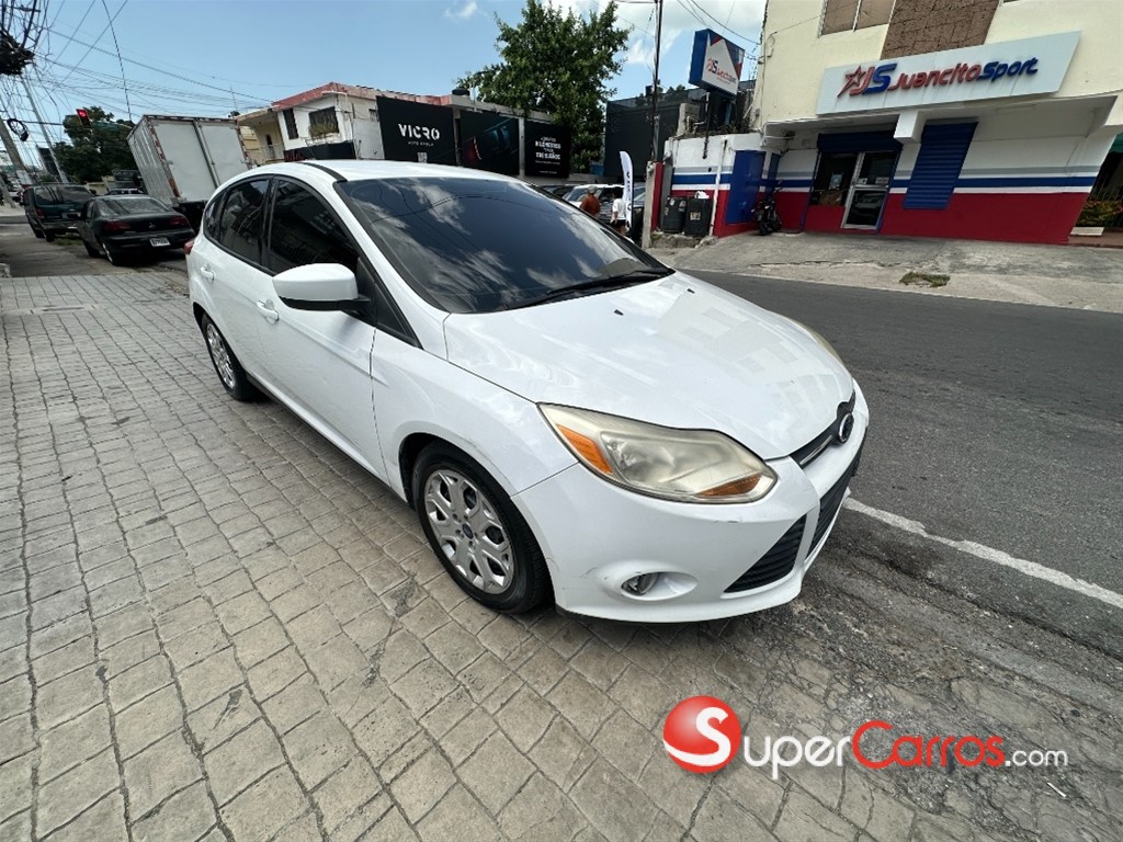 2012 Ford Focus SE — foto 8 / 10