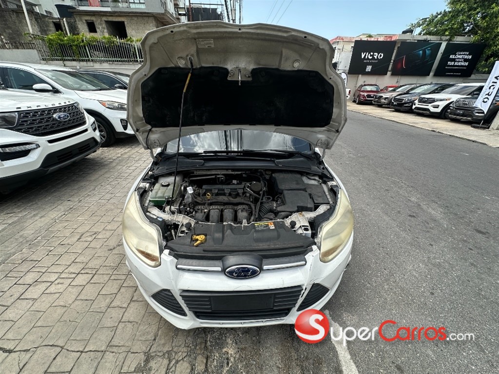 2012 Ford Focus SE — foto 9 / 10