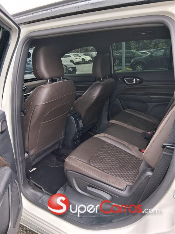 2024 Jeep Commander Overland — foto 10 / 12