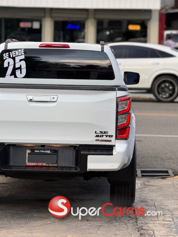 2025 Isuzu DMAX LSE — foto 9 / 12