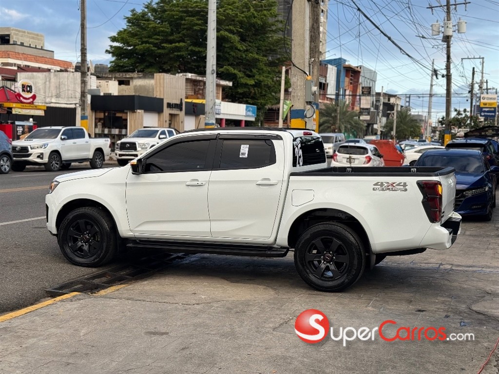 2025 Isuzu DMAX LSE — foto 10 / 12