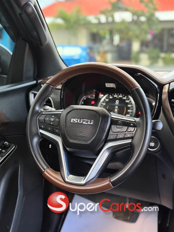 2025 Isuzu DMAX LSE — foto 11 / 12