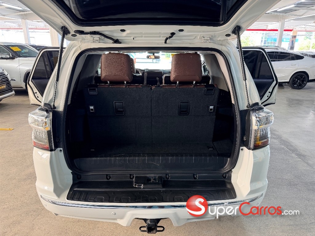 2017 Toyota 4 Runner Limited — foto 9 / 12