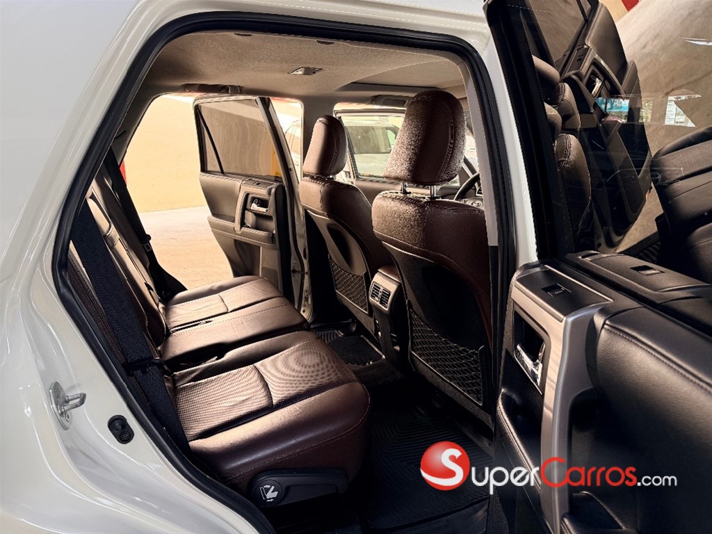 2017 Toyota 4 Runner Limited — foto 10 / 12