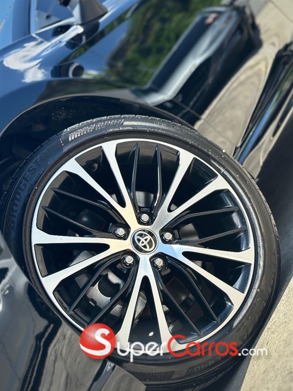 2020 Toyota Camry SE — foto 2 / 12
