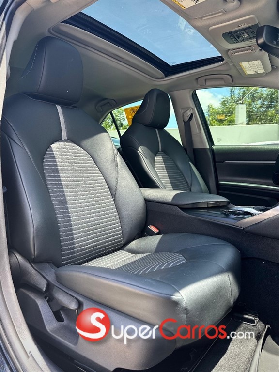 2020 Toyota Camry SE — foto 11 / 12