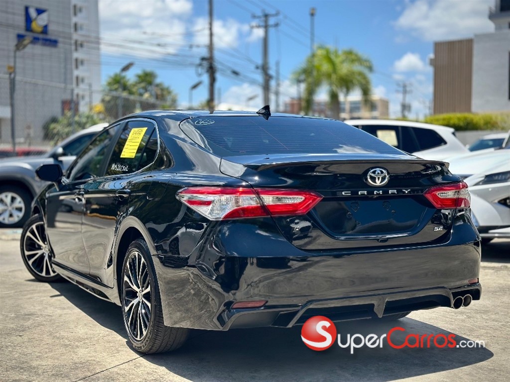 2020 Toyota Camry SE — foto 12 / 12