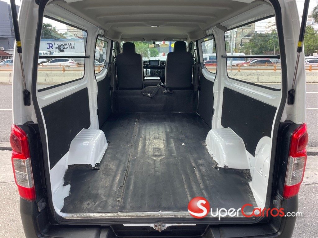 2021 Nissan Caravan — foto 7 / 11