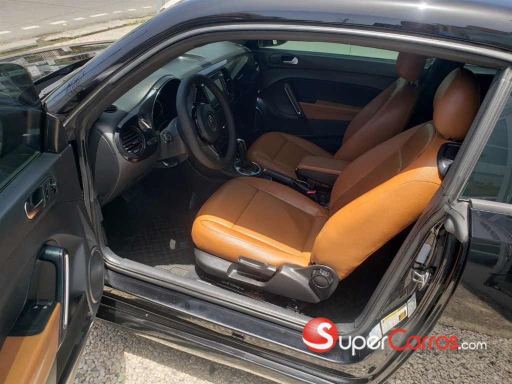 2013 Volkswagen Beetle — foto 6 / 12