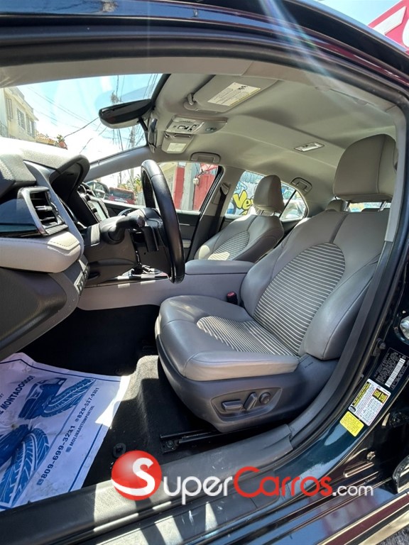 2020 Toyota Camry SE — foto 4 / 9