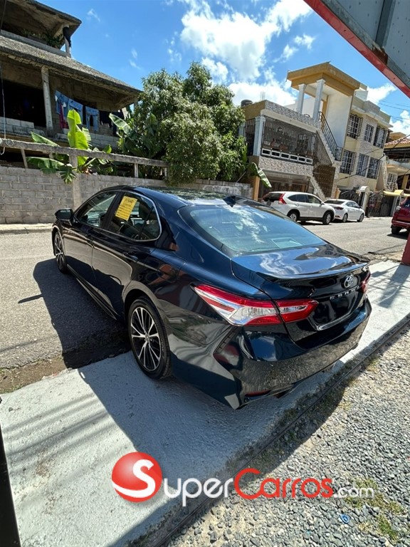 2020 Toyota Camry SE — foto 5 / 9