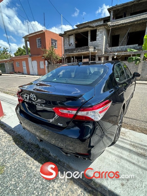2020 Toyota Camry SE — foto 6 / 9