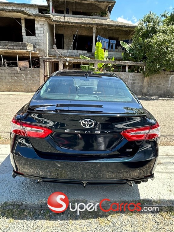 2020 Toyota Camry SE — foto 7 / 9