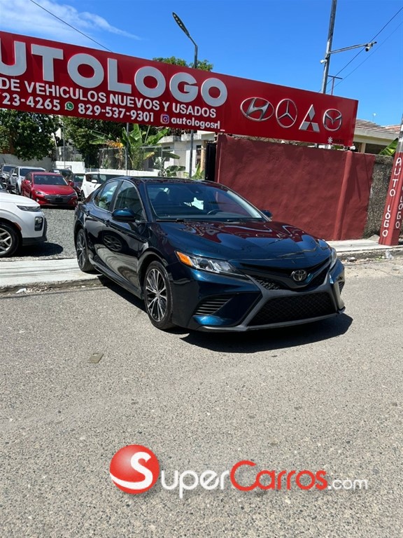 2020 Toyota Camry SE — foto 8 / 9