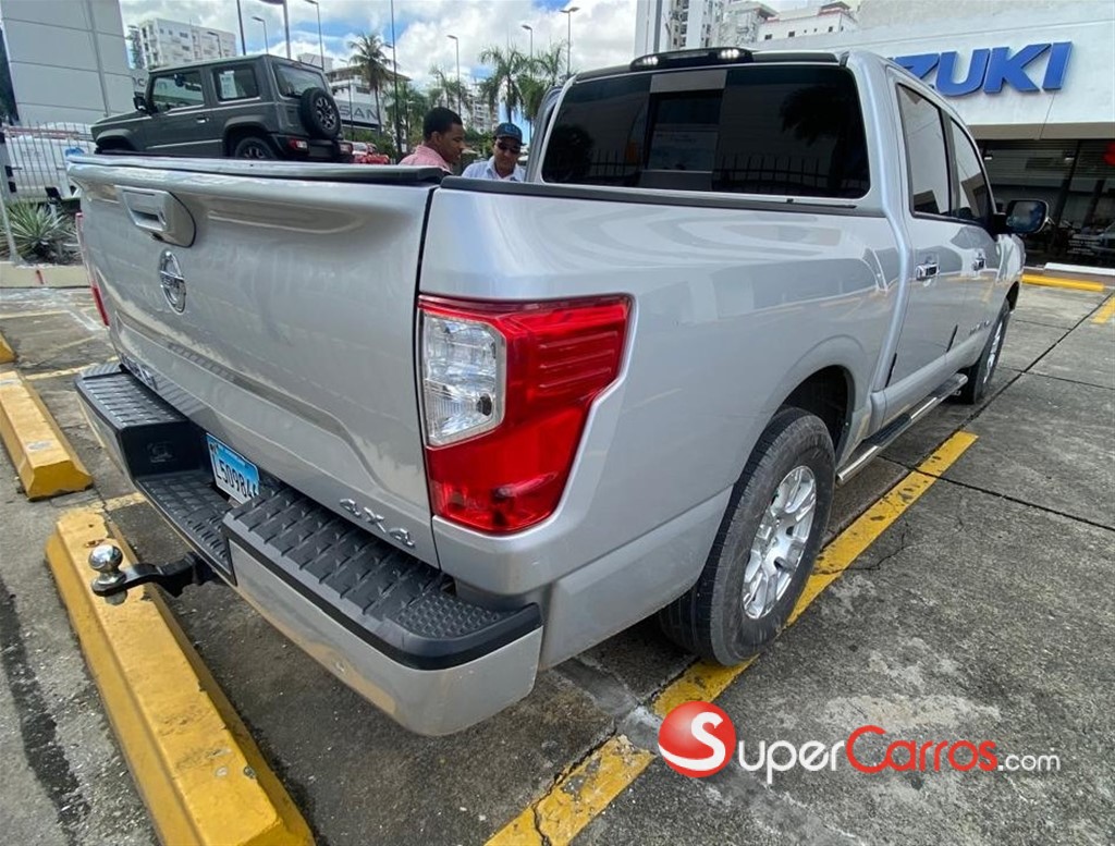 2019 Nissan TITAN — foto 6 / 12