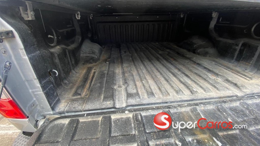 2019 Nissan TITAN — foto 8 / 12