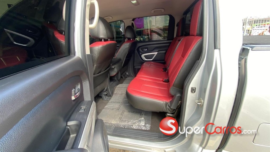 2019 Nissan TITAN — foto 10 / 12
