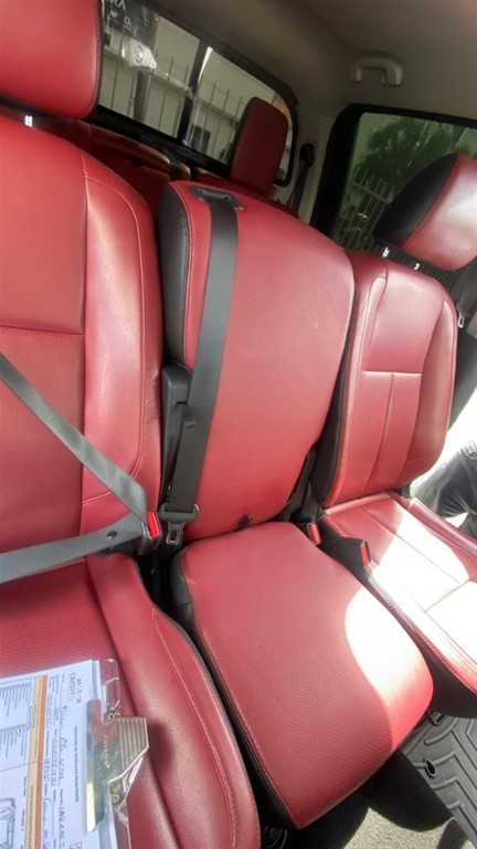 2019 Nissan TITAN — foto 11 / 12