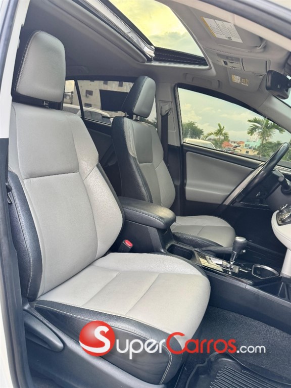 2018 Toyota RAV4 Limited Hybrid — foto 7 / 10