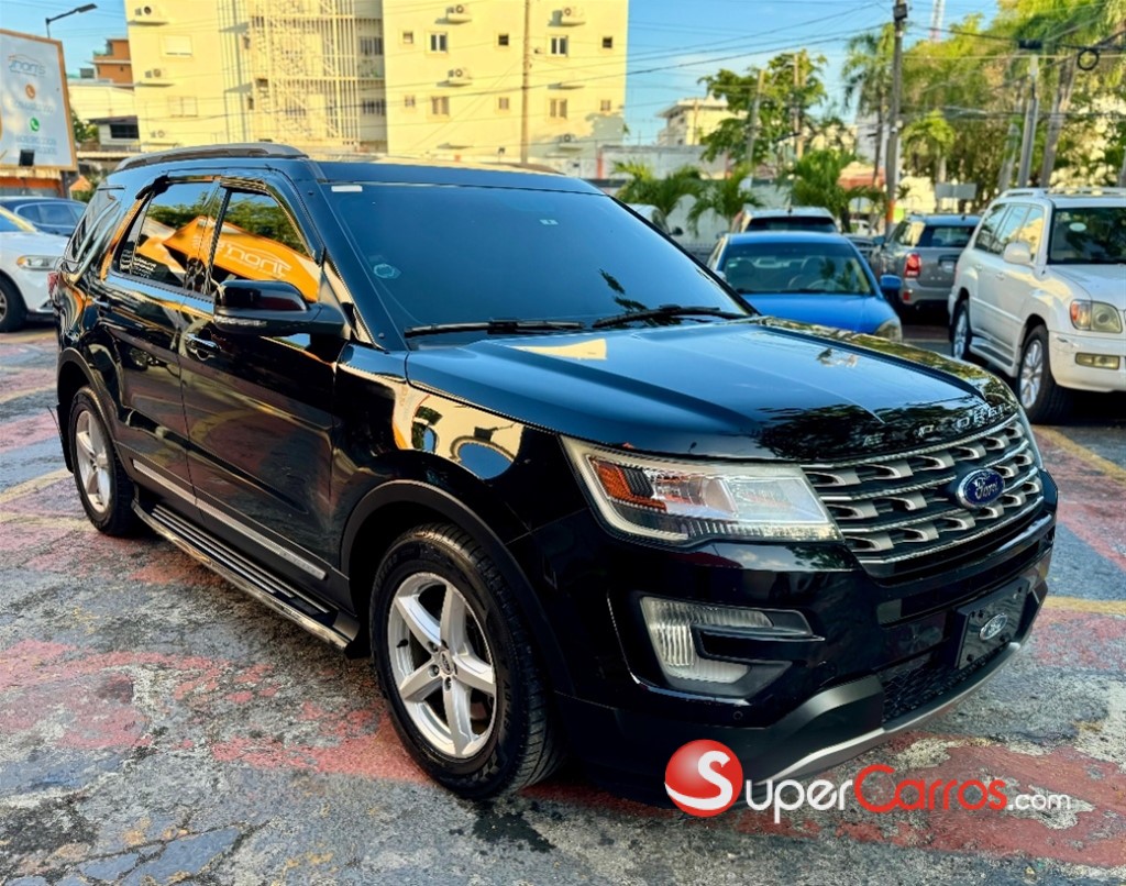 2017 Ford Explorer XLT — foto 2 / 11