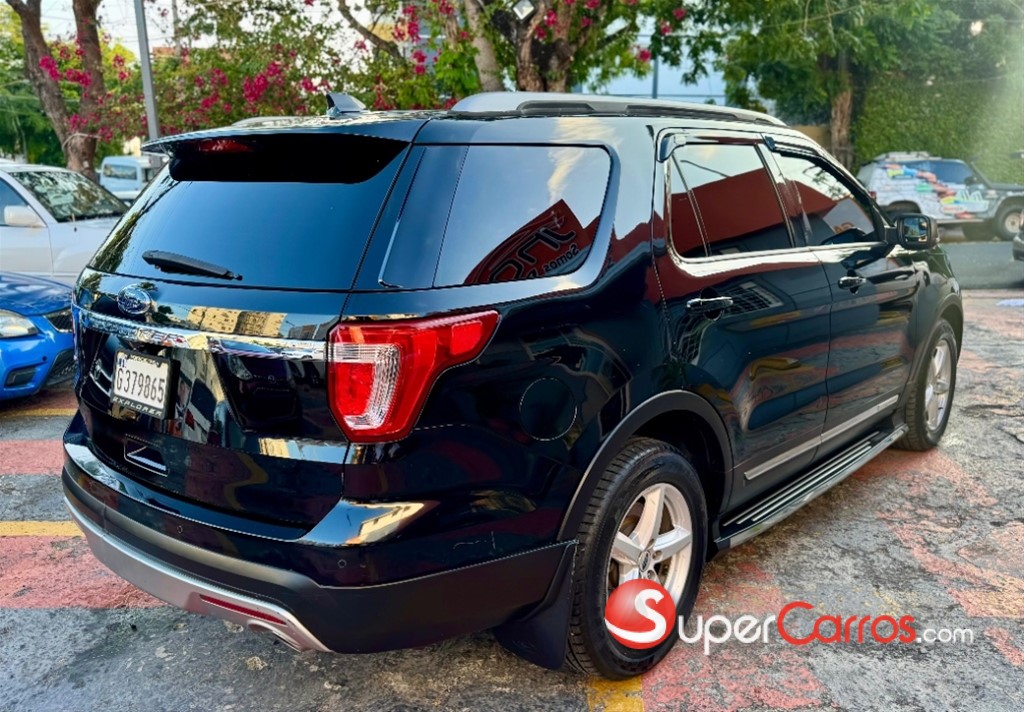 2017 Ford Explorer XLT — foto 3 / 11