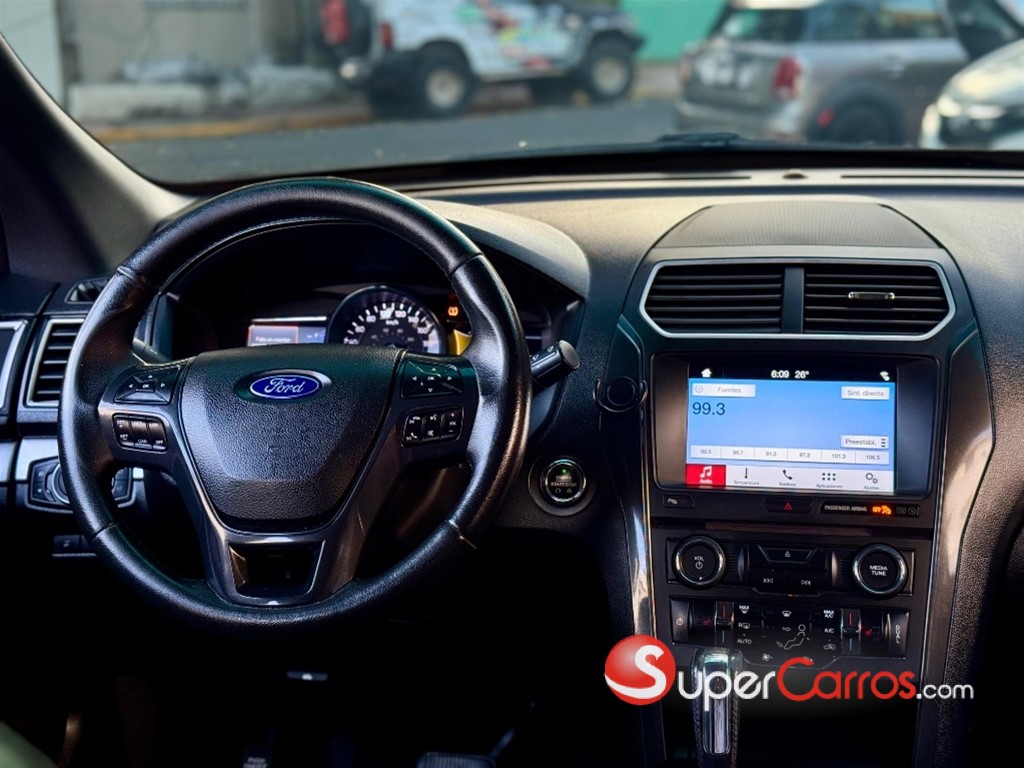 2017 Ford Explorer XLT — foto 8 / 11