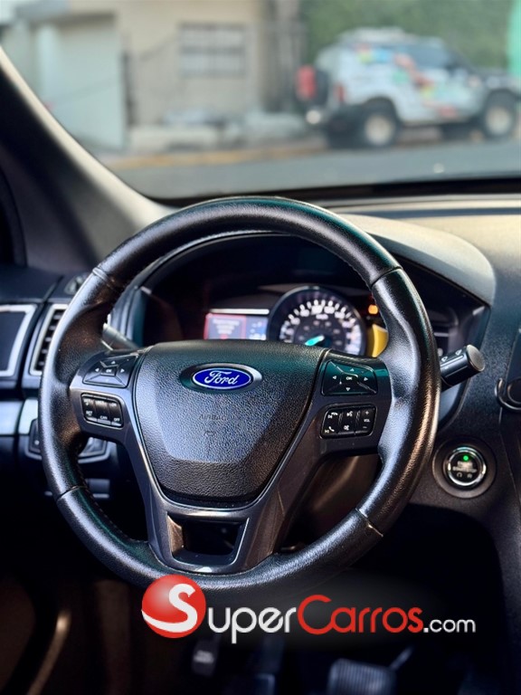 2017 Ford Explorer XLT — foto 9 / 11