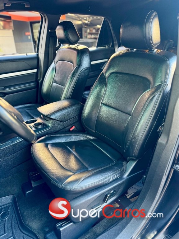 2017 Ford Explorer XLT — foto 10 / 11