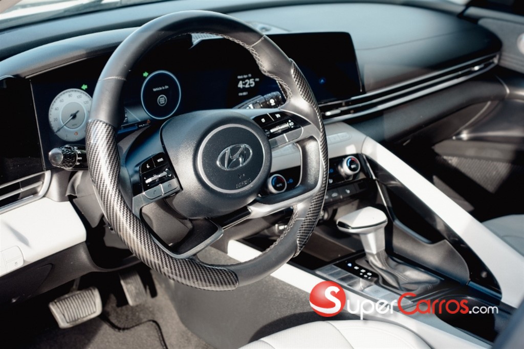 2022 Hyundai Elantra Limited — foto 7 / 9