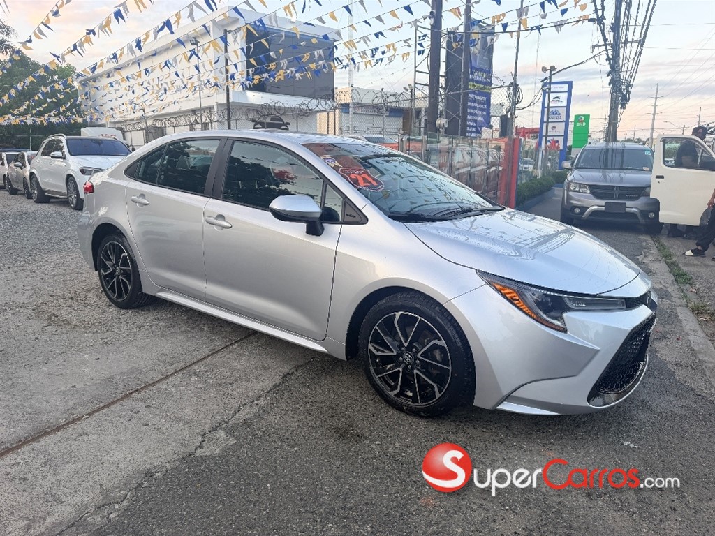 2021 Toyota Corolla LE Plus — foto 3 / 10